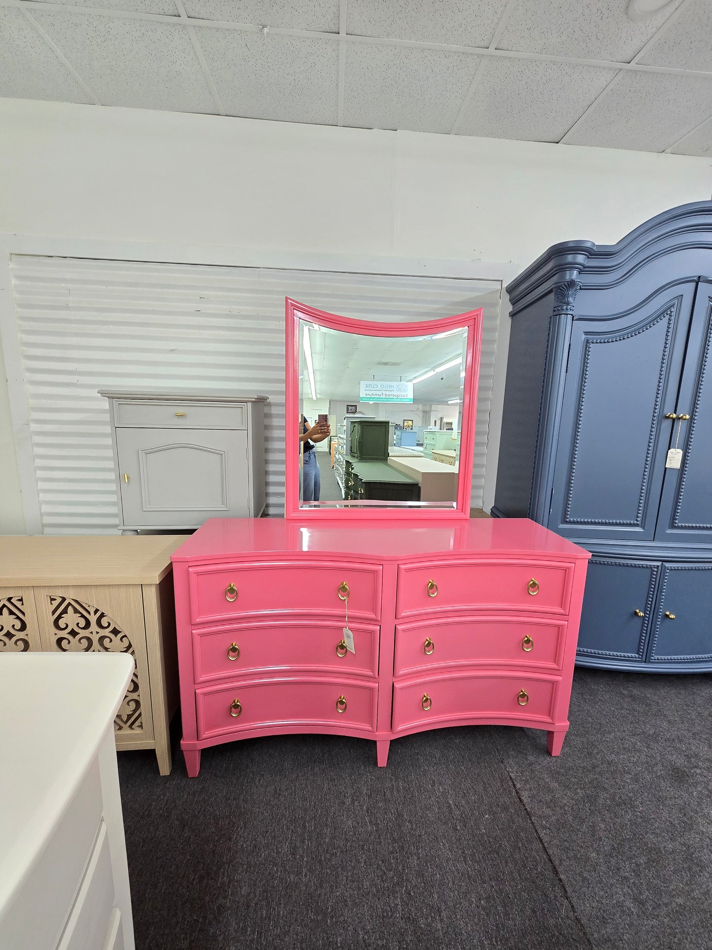 Pink lacquered 6 drawers dresser with mirror