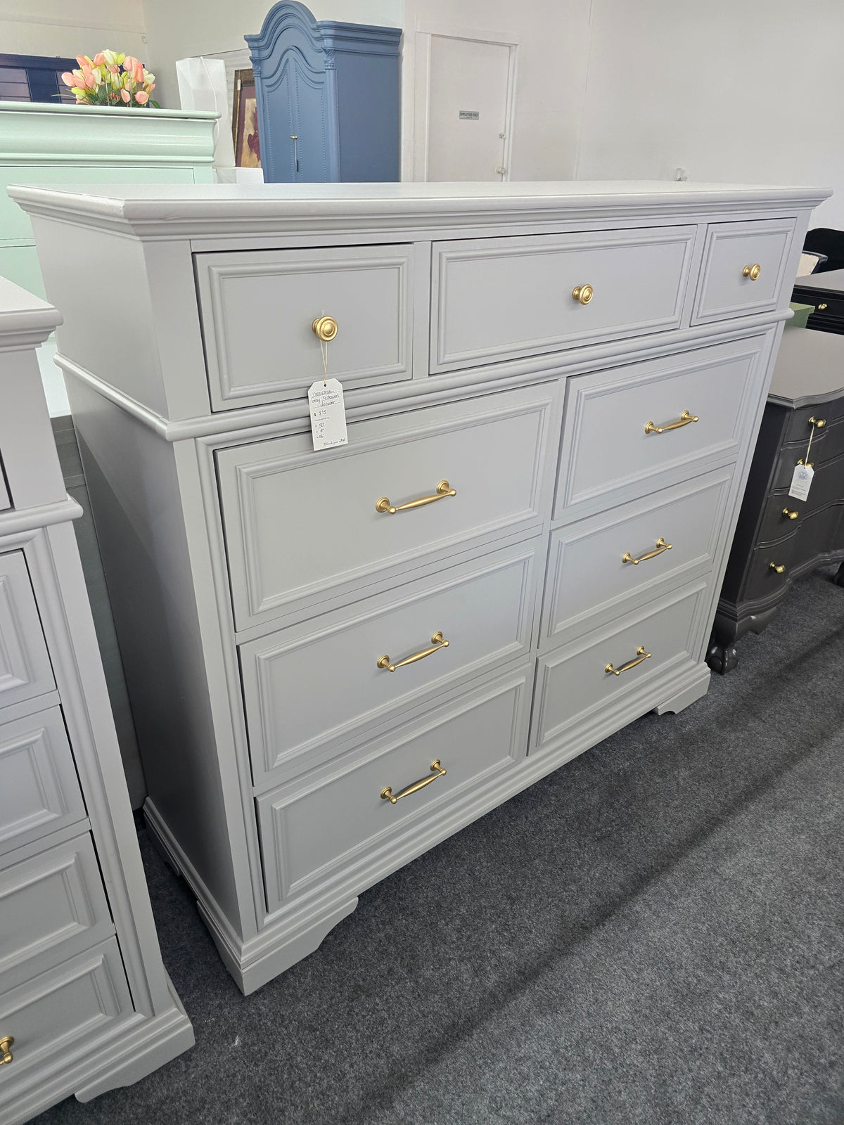 Universal gray 9 drawers dresser