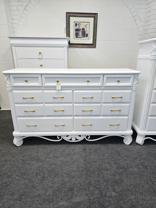 Super cute white 7 drawers dresser