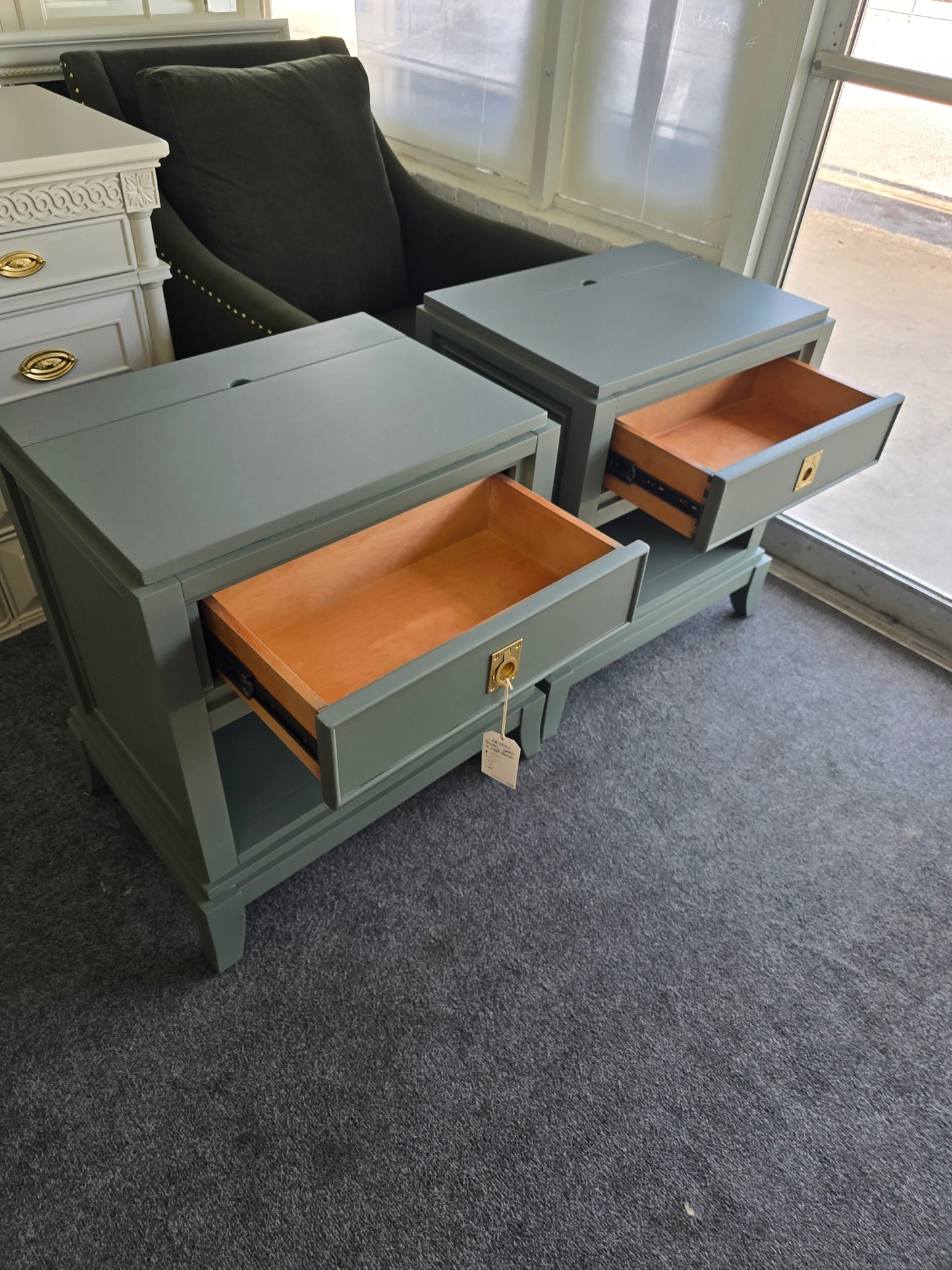 Broyhill green pair of nightstands