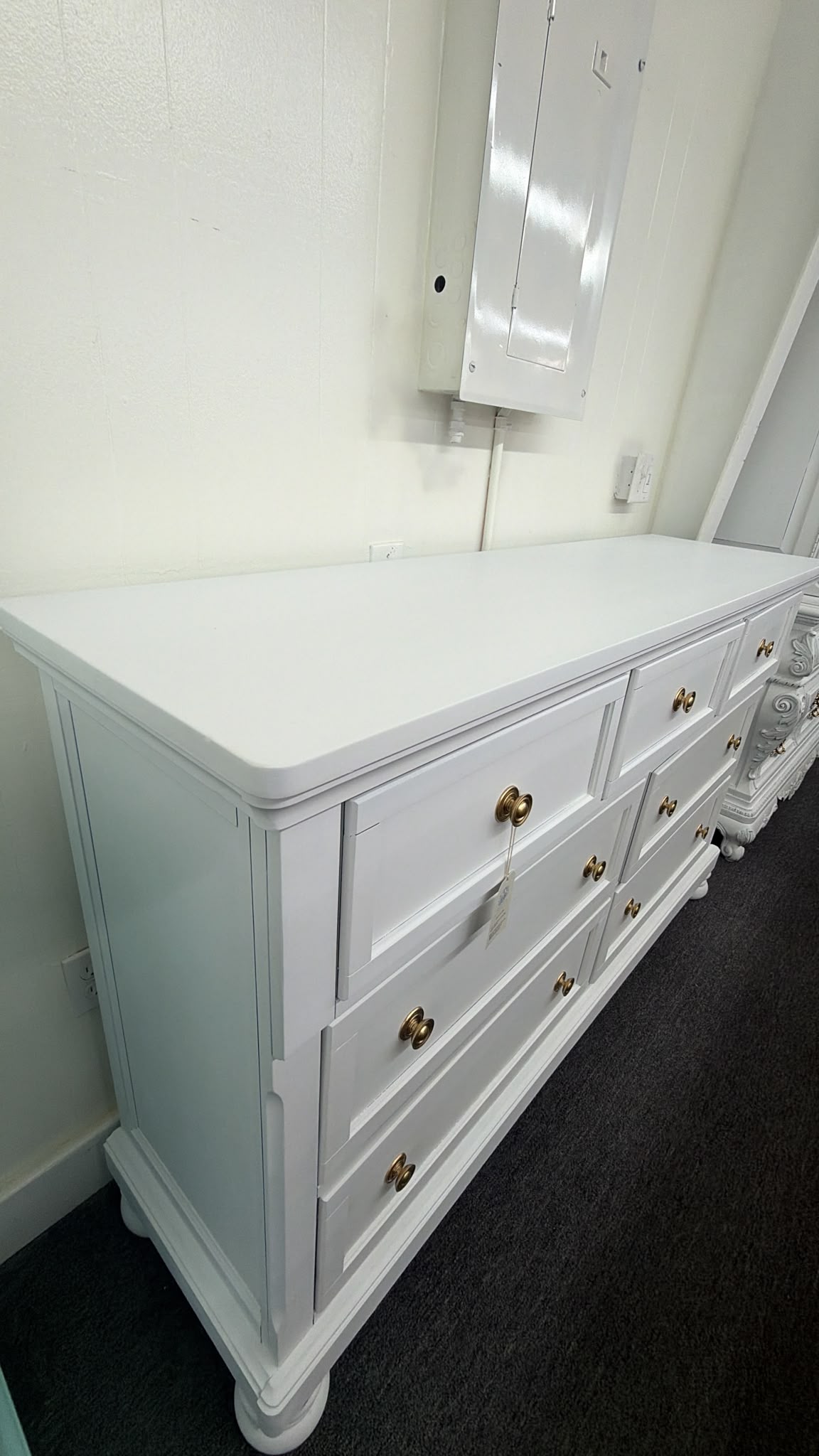 7 drawers white lacquered dresser