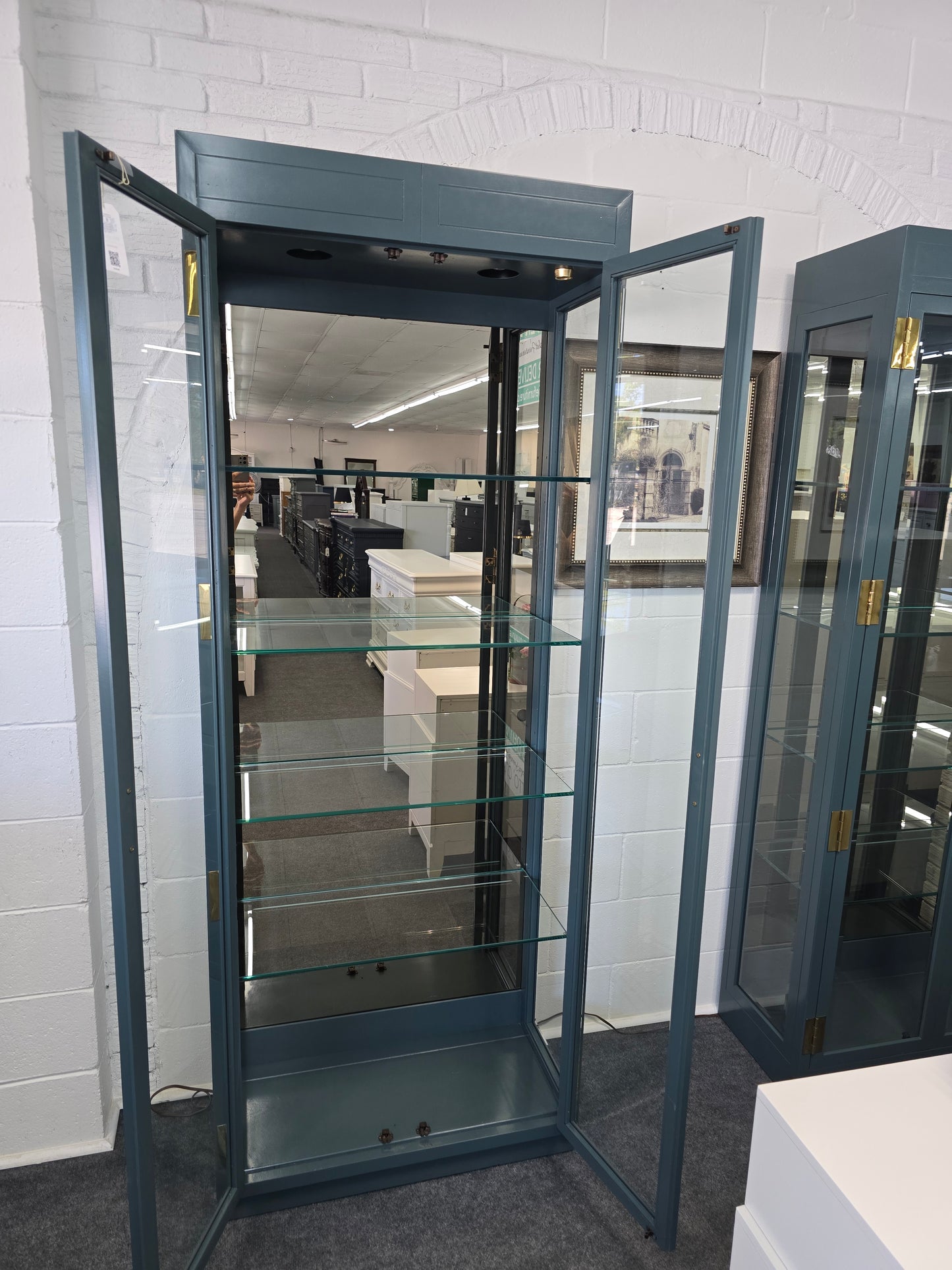 Green lacquered glass cabinet