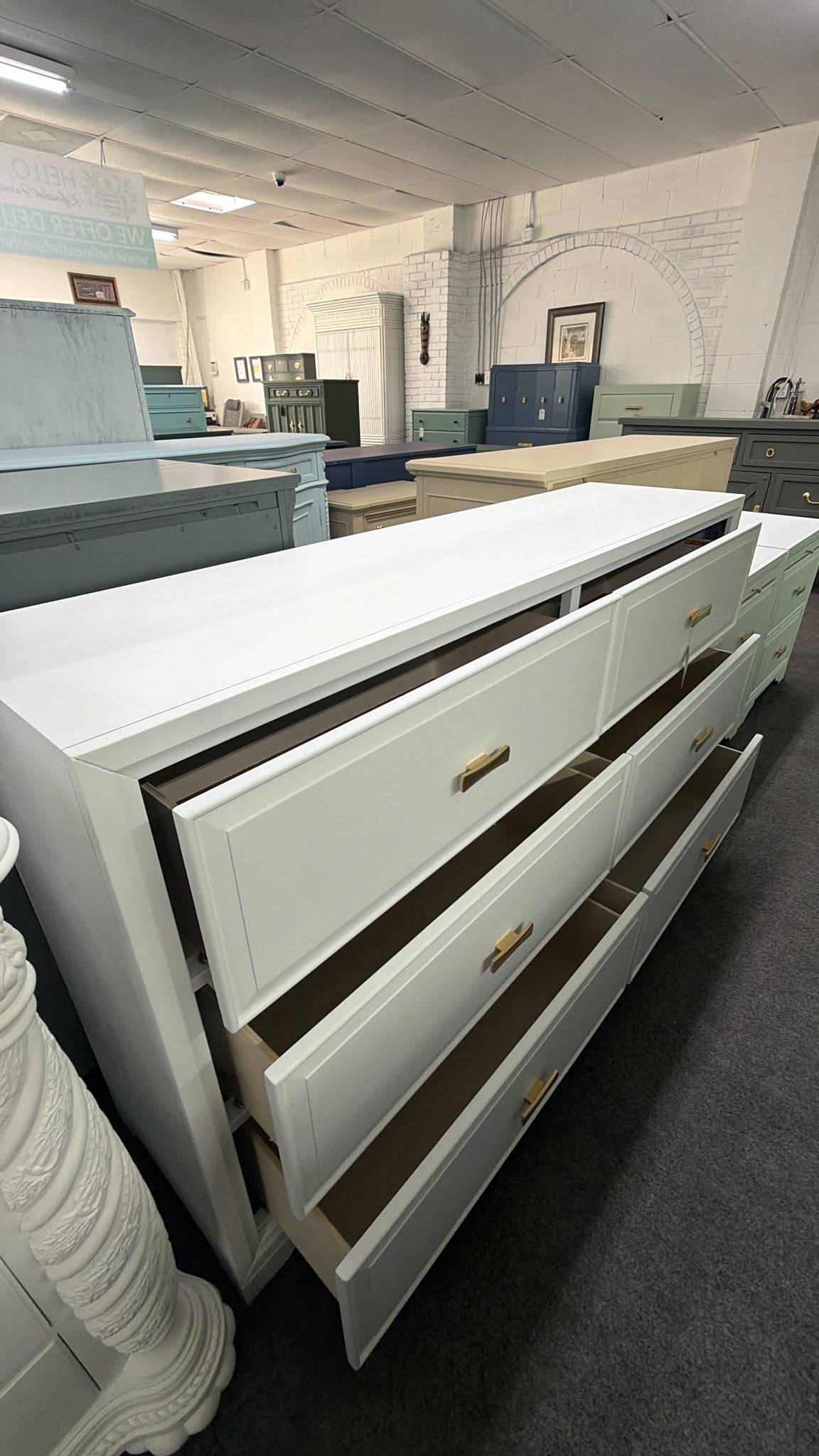 White lacquered dresser 6 drawers