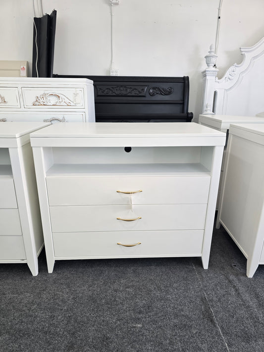 Alabaster 3 drawers dresser/stand