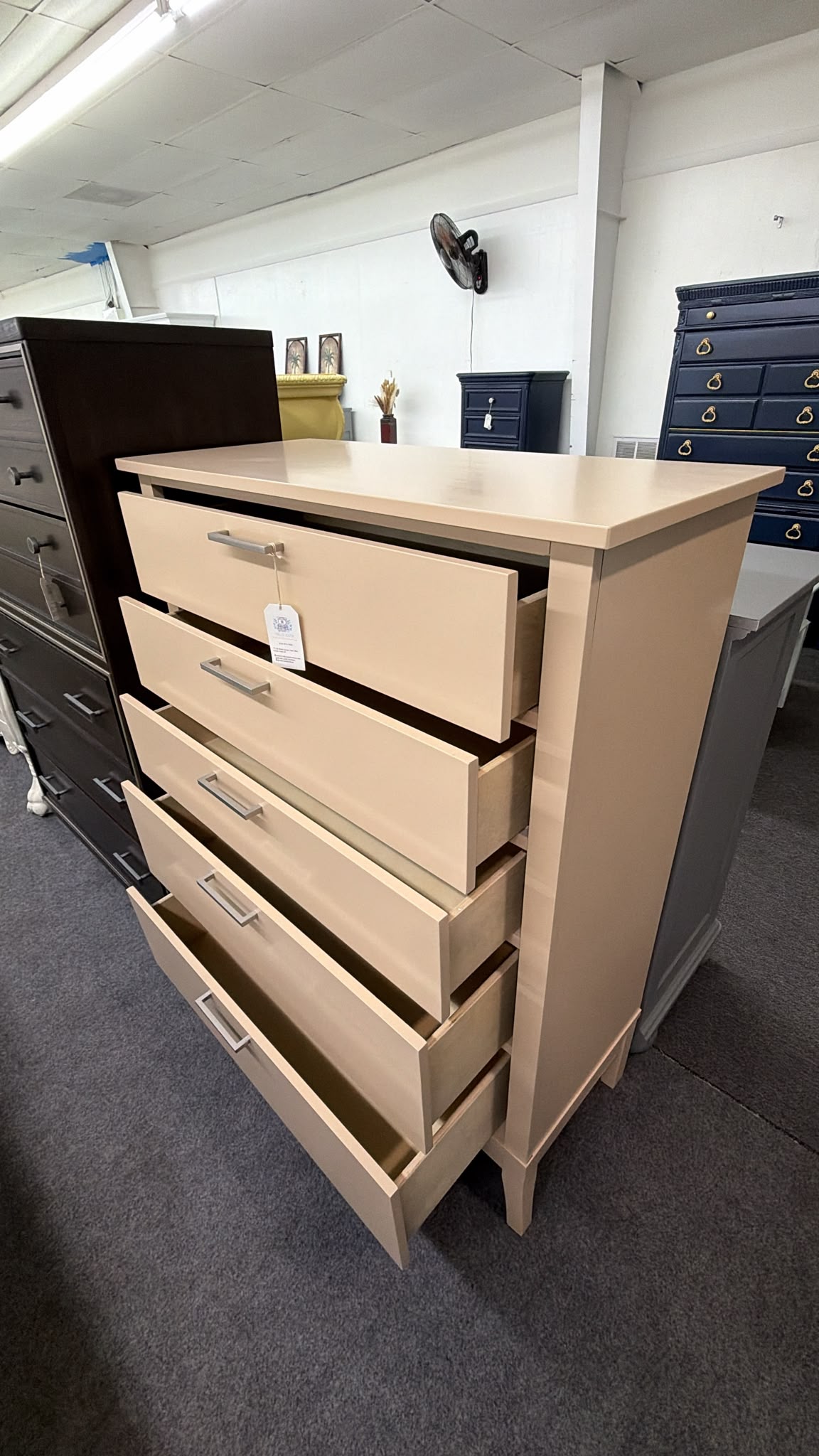 5 drawers modern beige lacquered chest