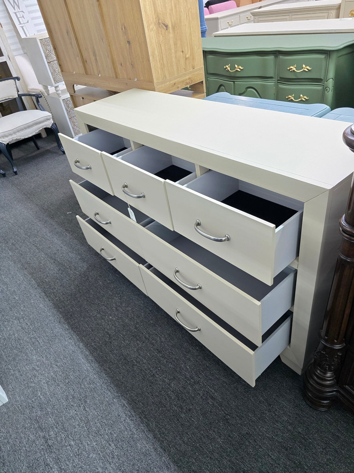 7 drawers beige dresser
