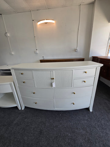 Alabaster 8 drawers 2 doors dresser