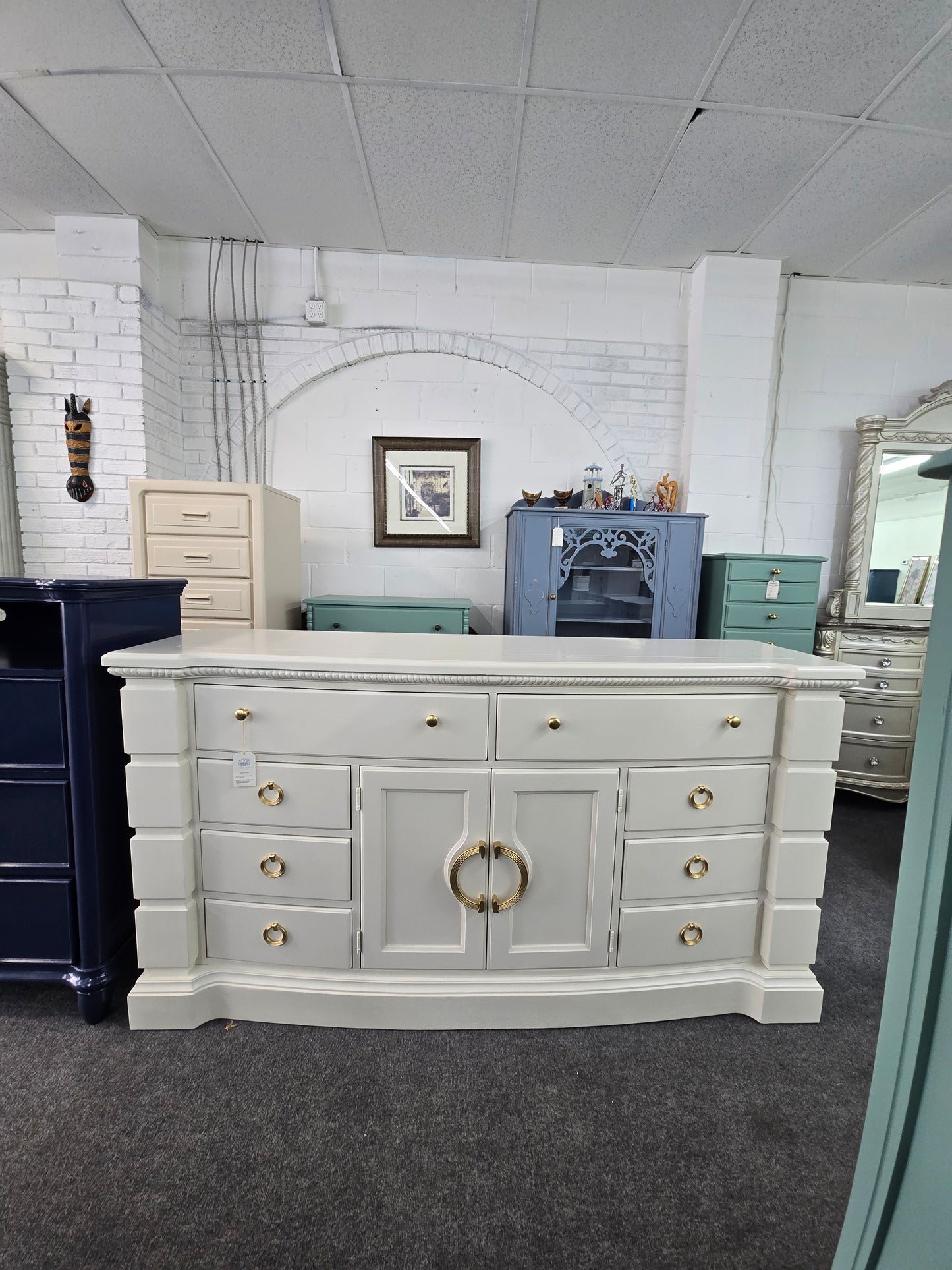 Off white lacquered 10 drawers gorgeous dresser