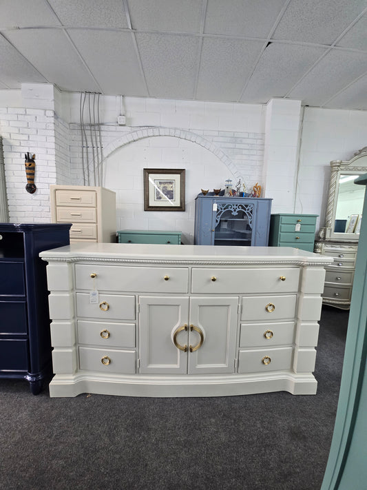 Off white lacquered 10 drawers gorgeous dresser