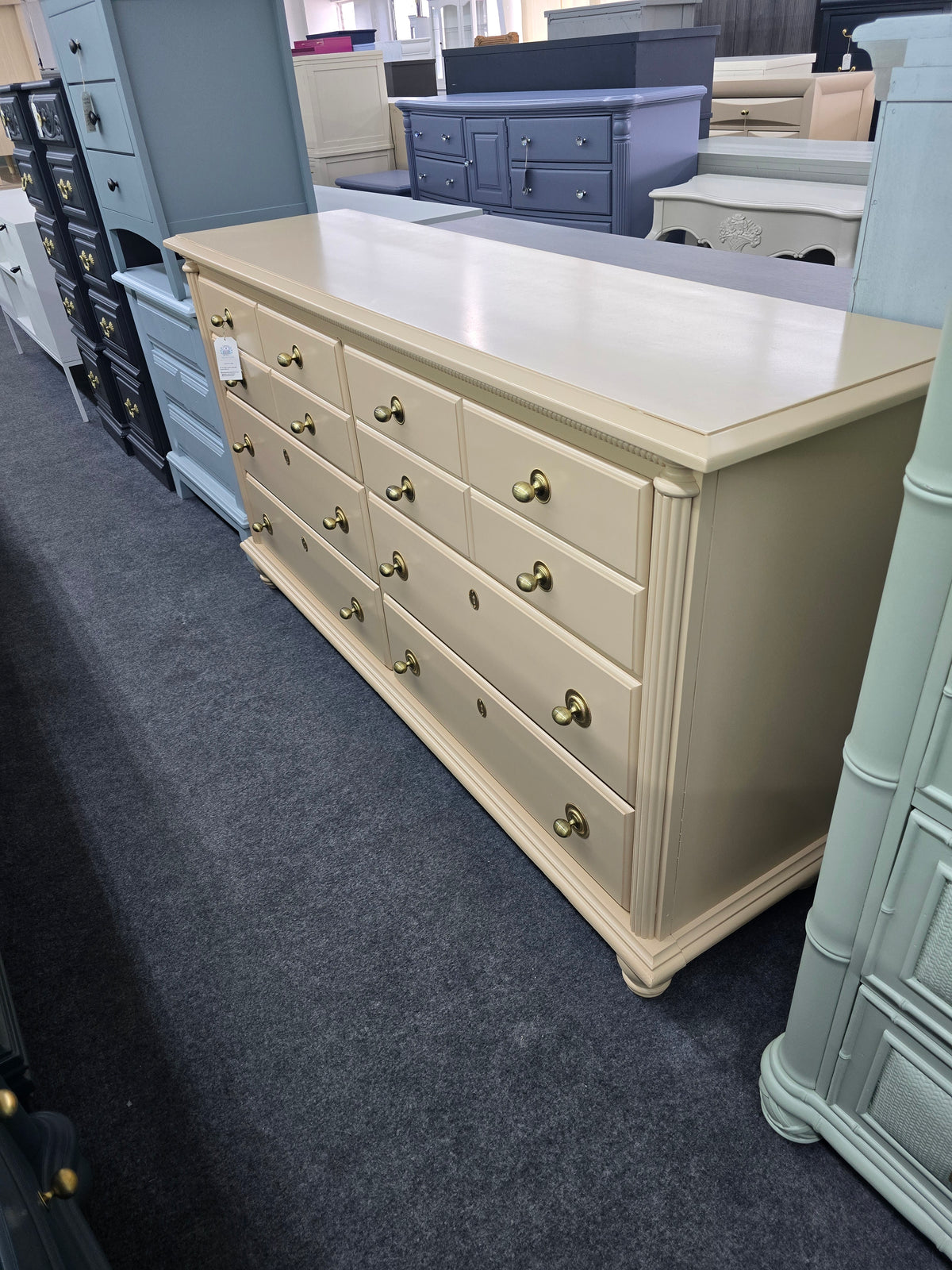 Beige lacquered 6 drawers dresser