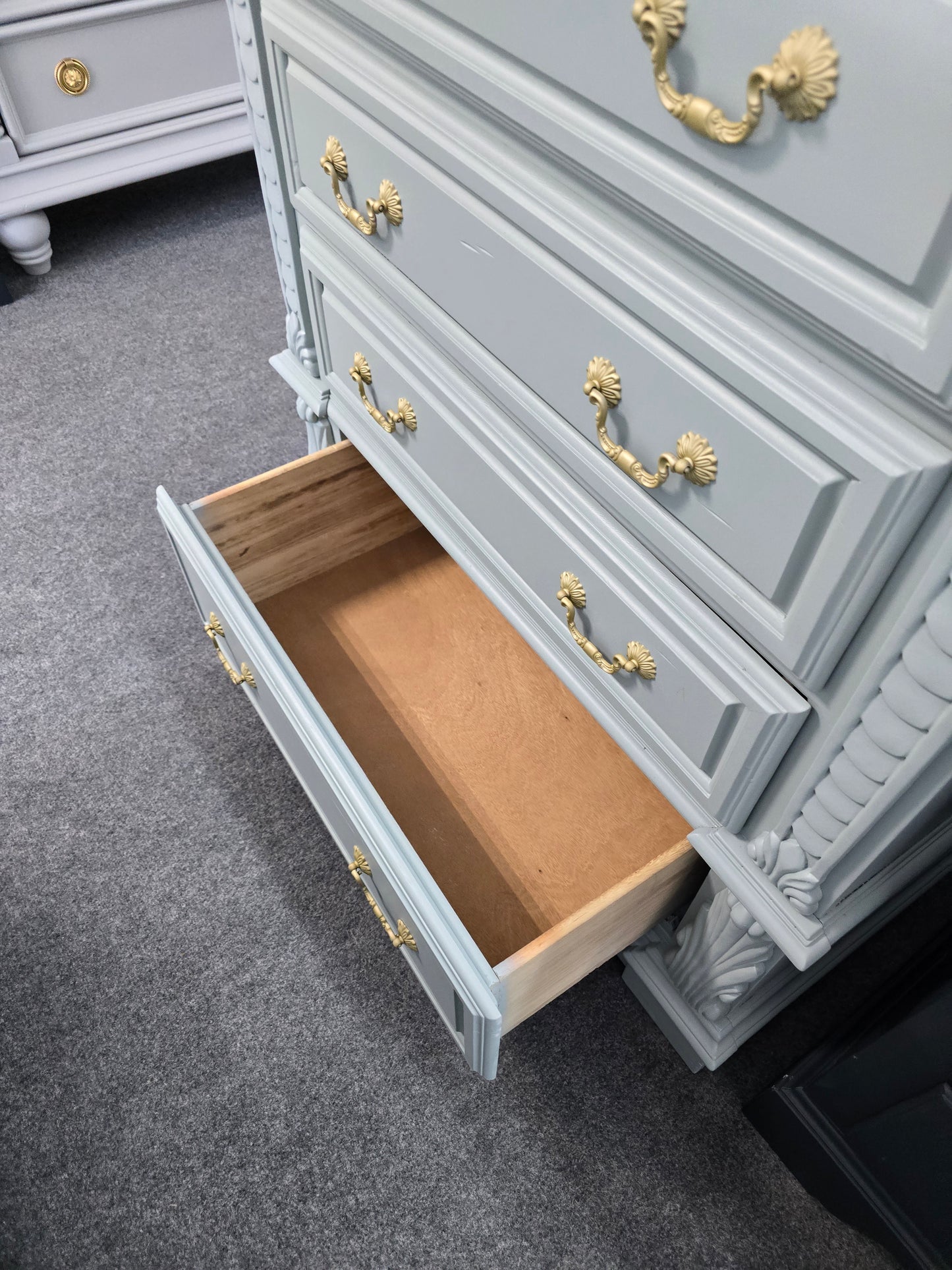 6 drawers pale green chest