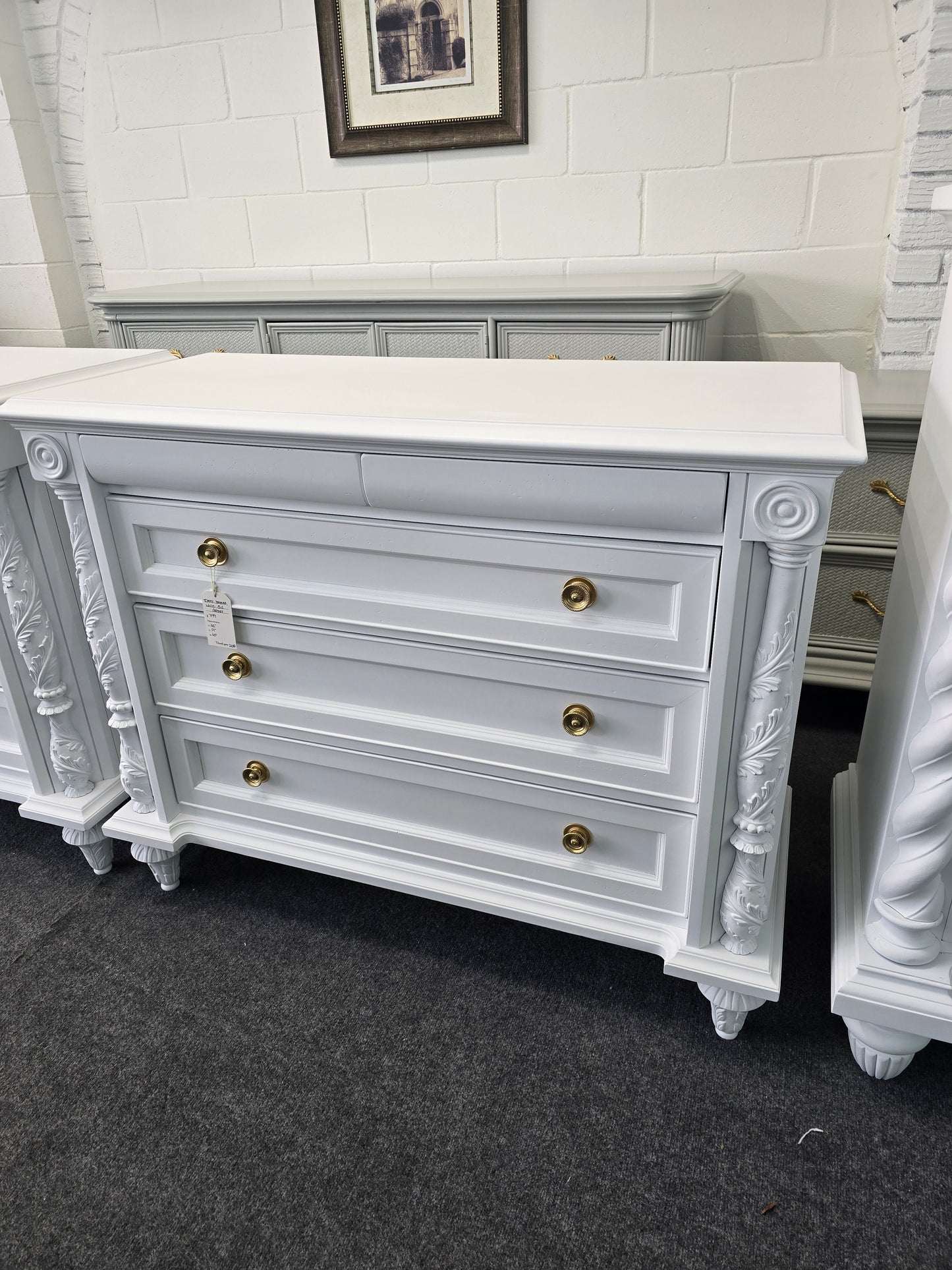 Tommy Bahama 5 drawers white dresser