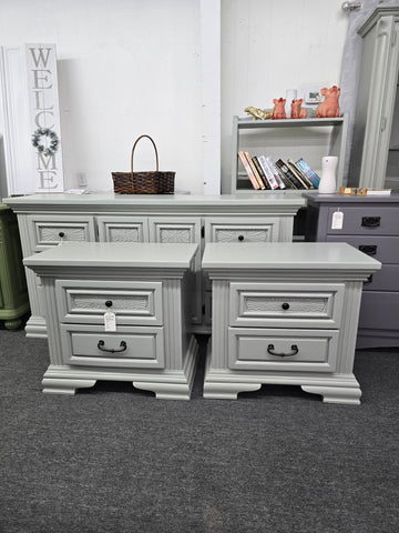 VINTAGE GRAY PAIR OF NIGHTSTANDS