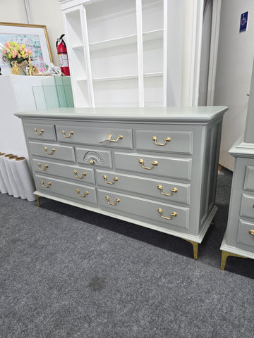 Broyhill gray dresser