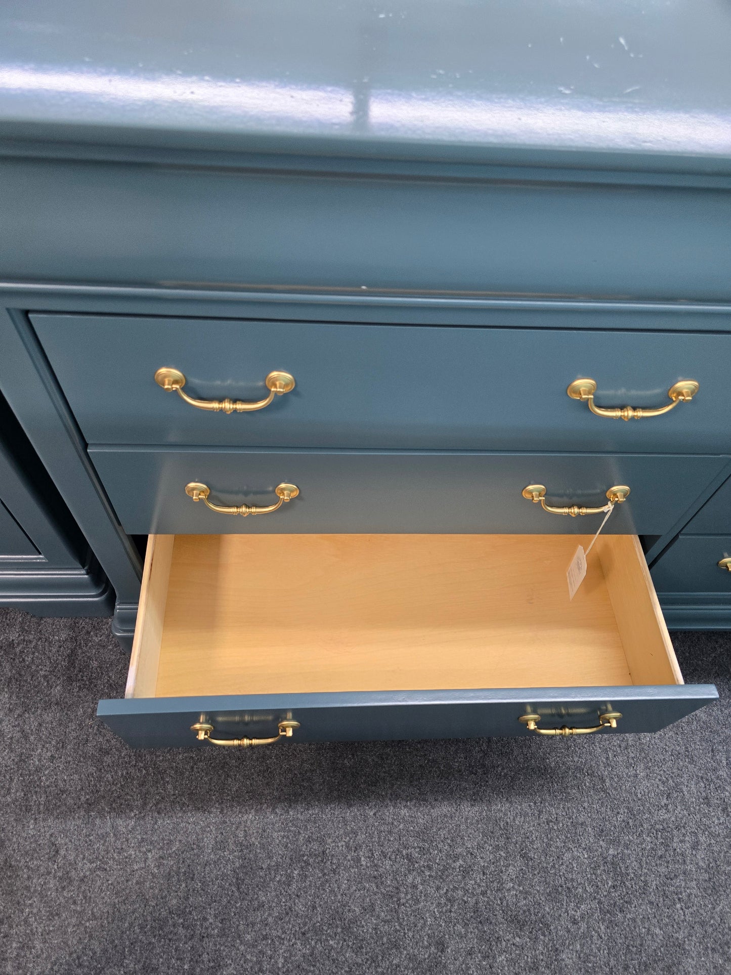 Green lacquered 8 drawers dresser