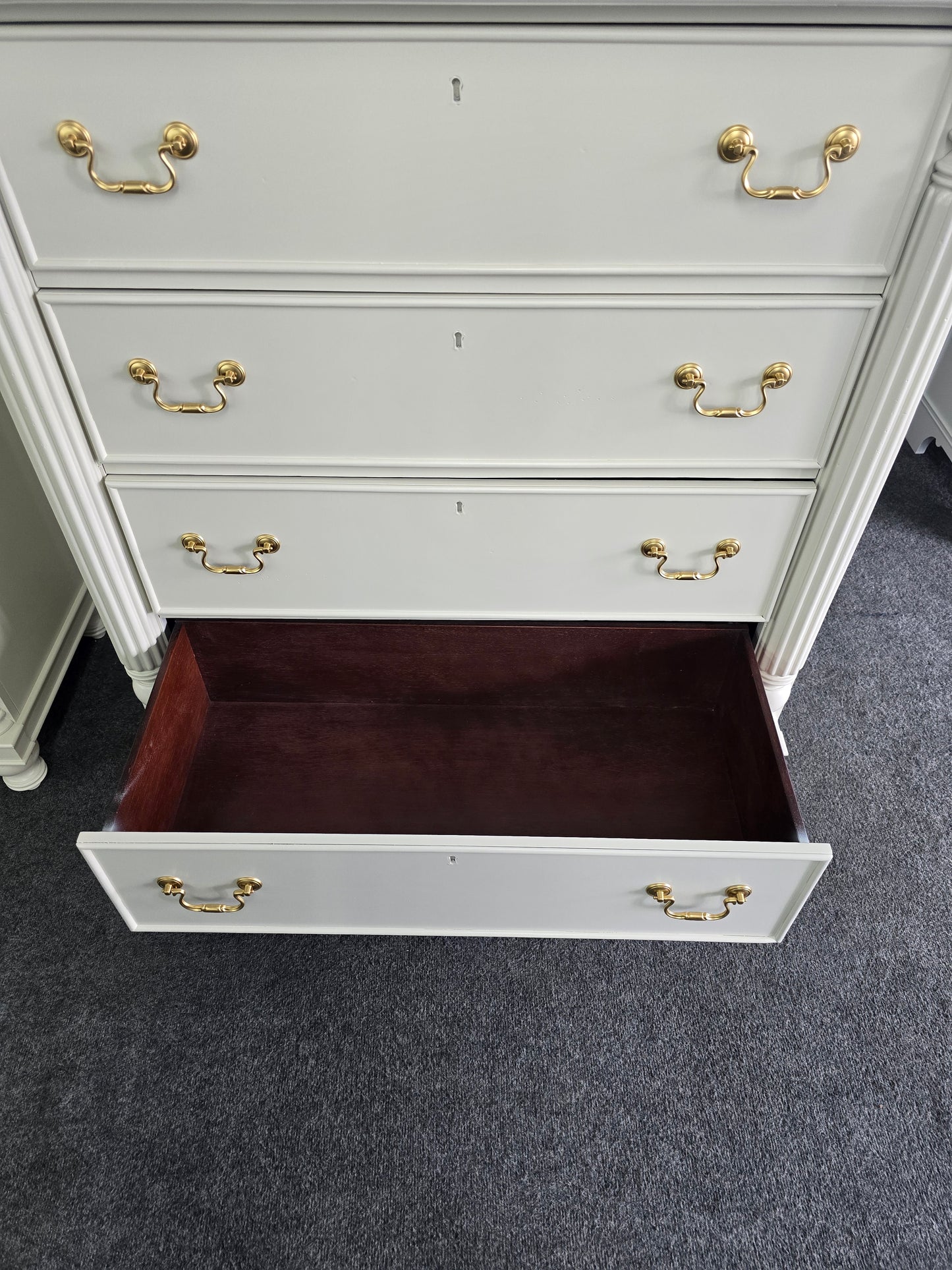 Pawama Jack solid wood lacquered cream chest