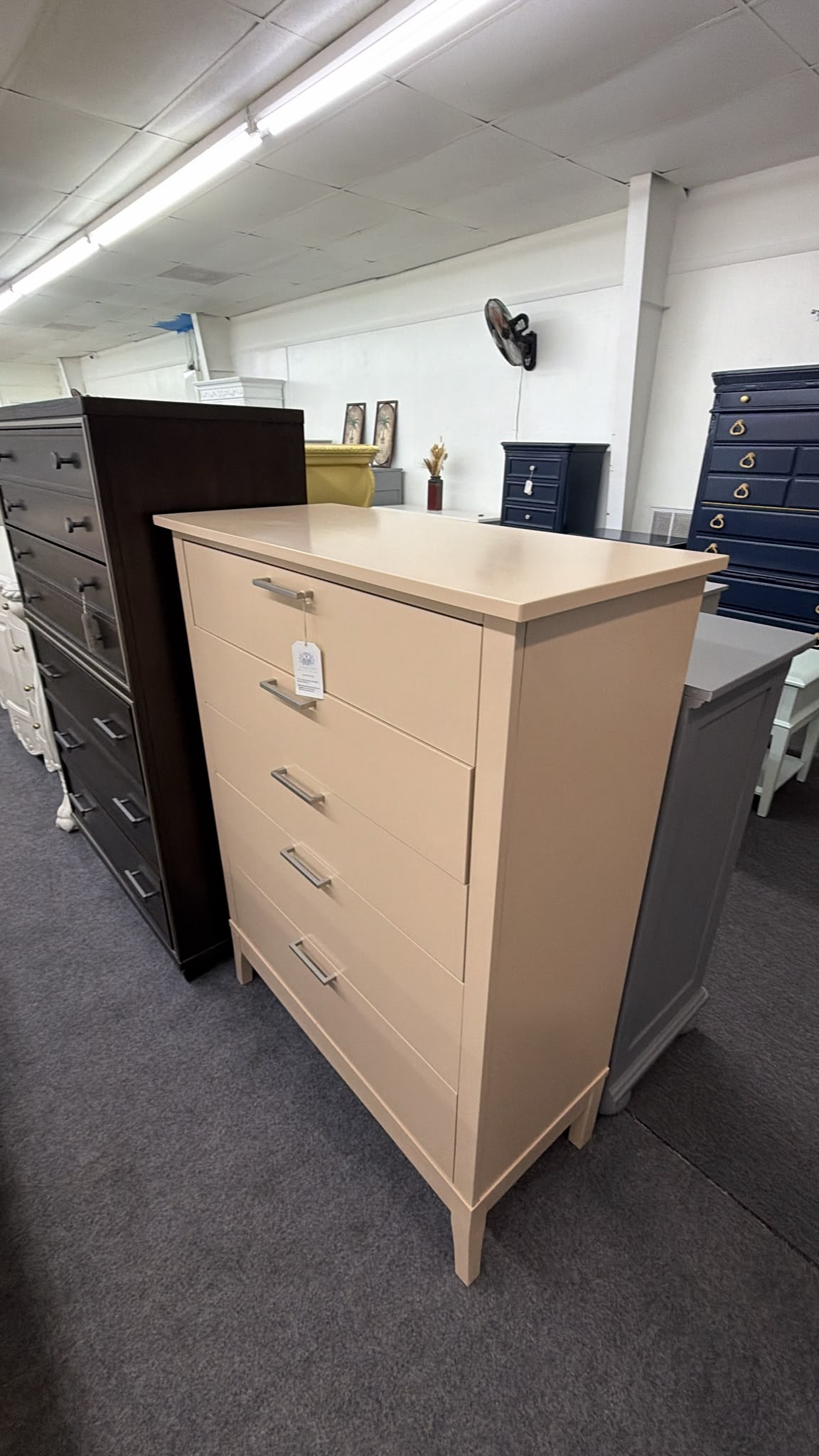 5 drawers modern beige lacquered chest