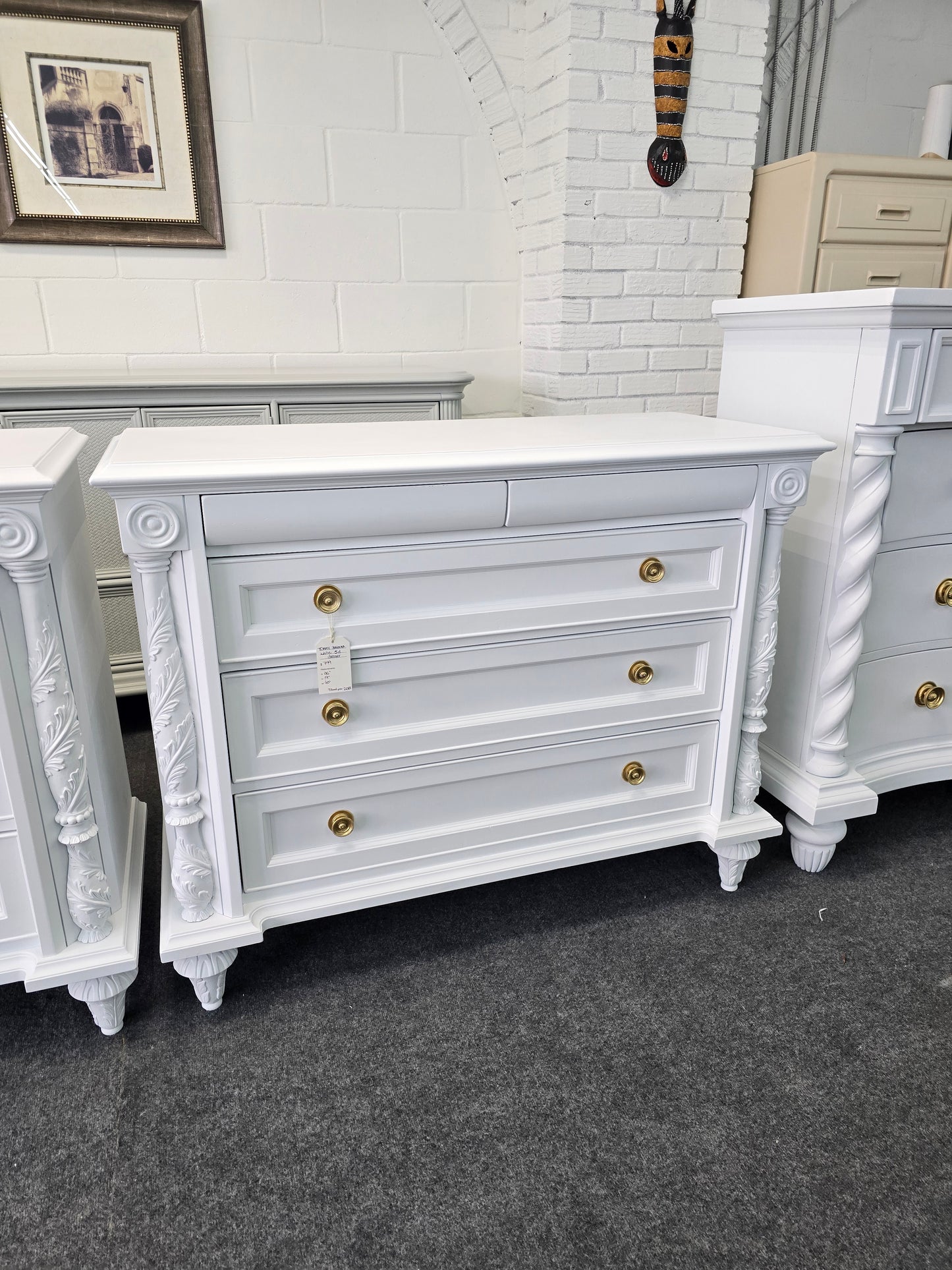 Tommy Bahama 5 drawers white dresser