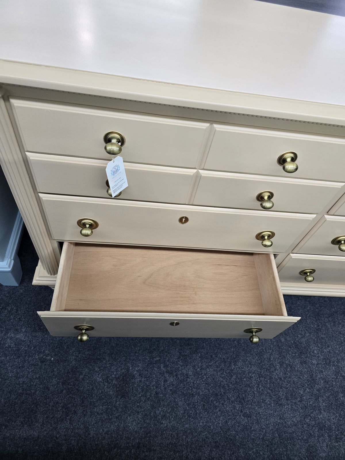 Beige lacquered 6 drawers dresser