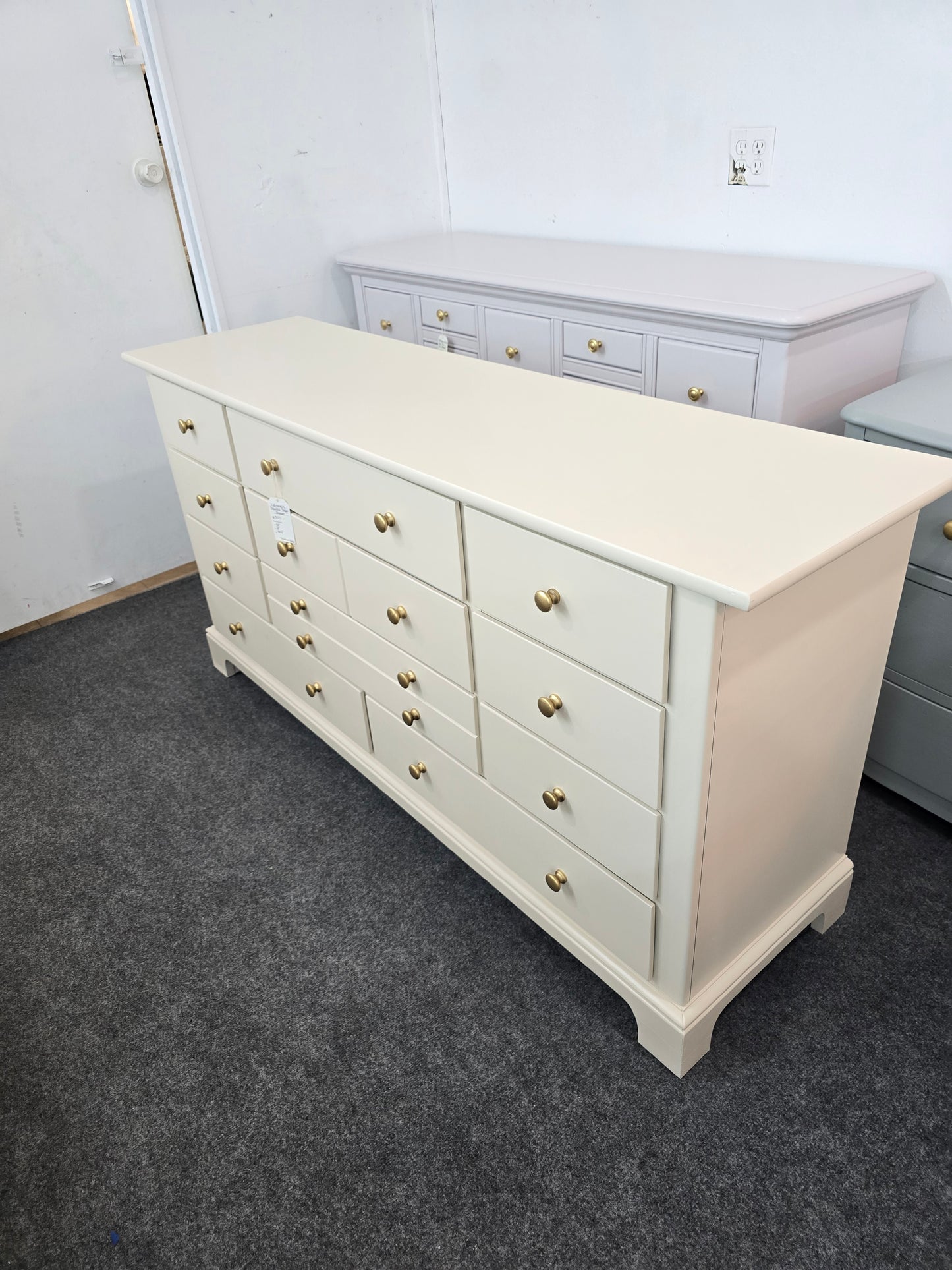 Stanley 11 drawers beige dresser