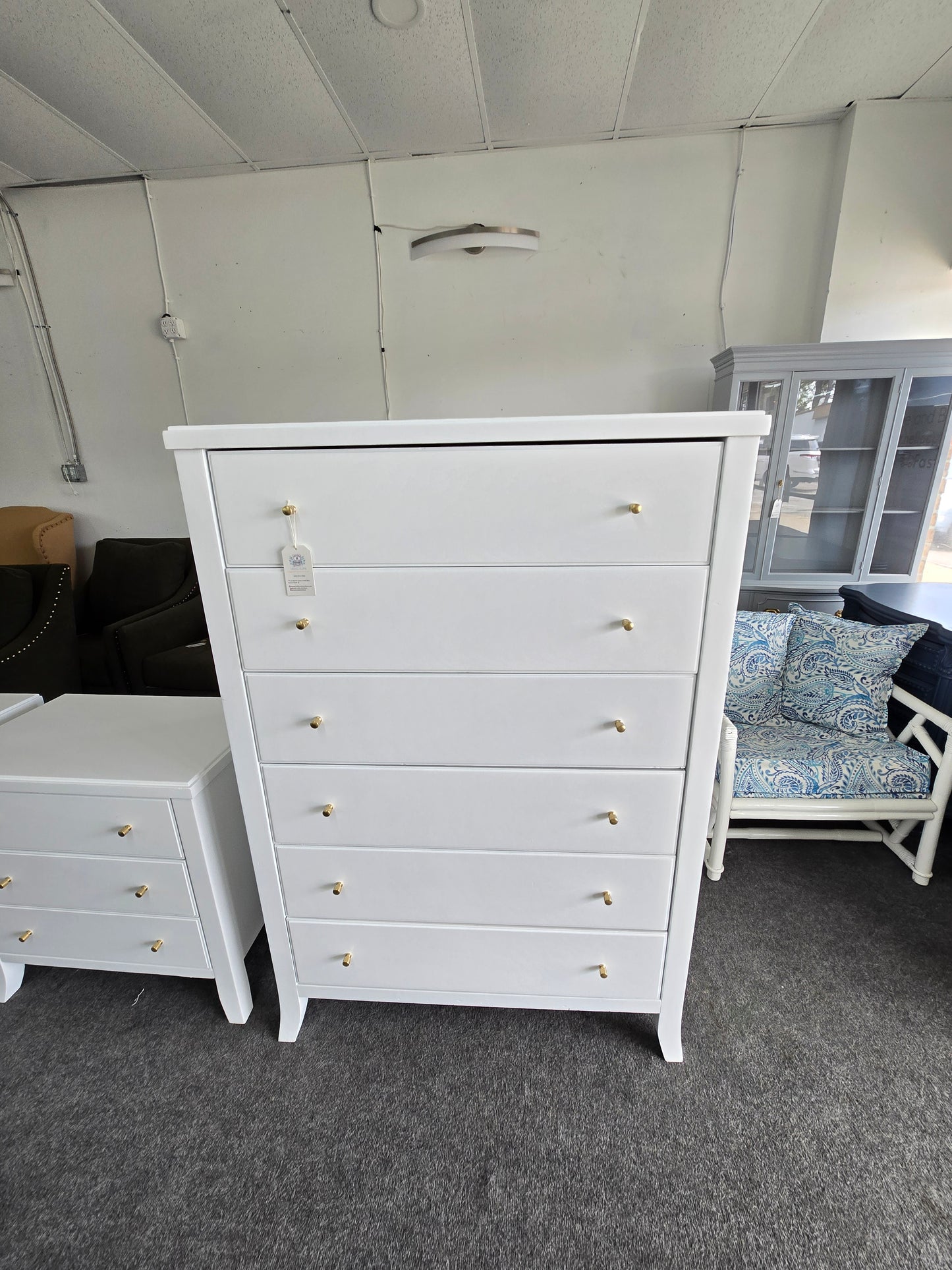 Super cute White lacquered chest