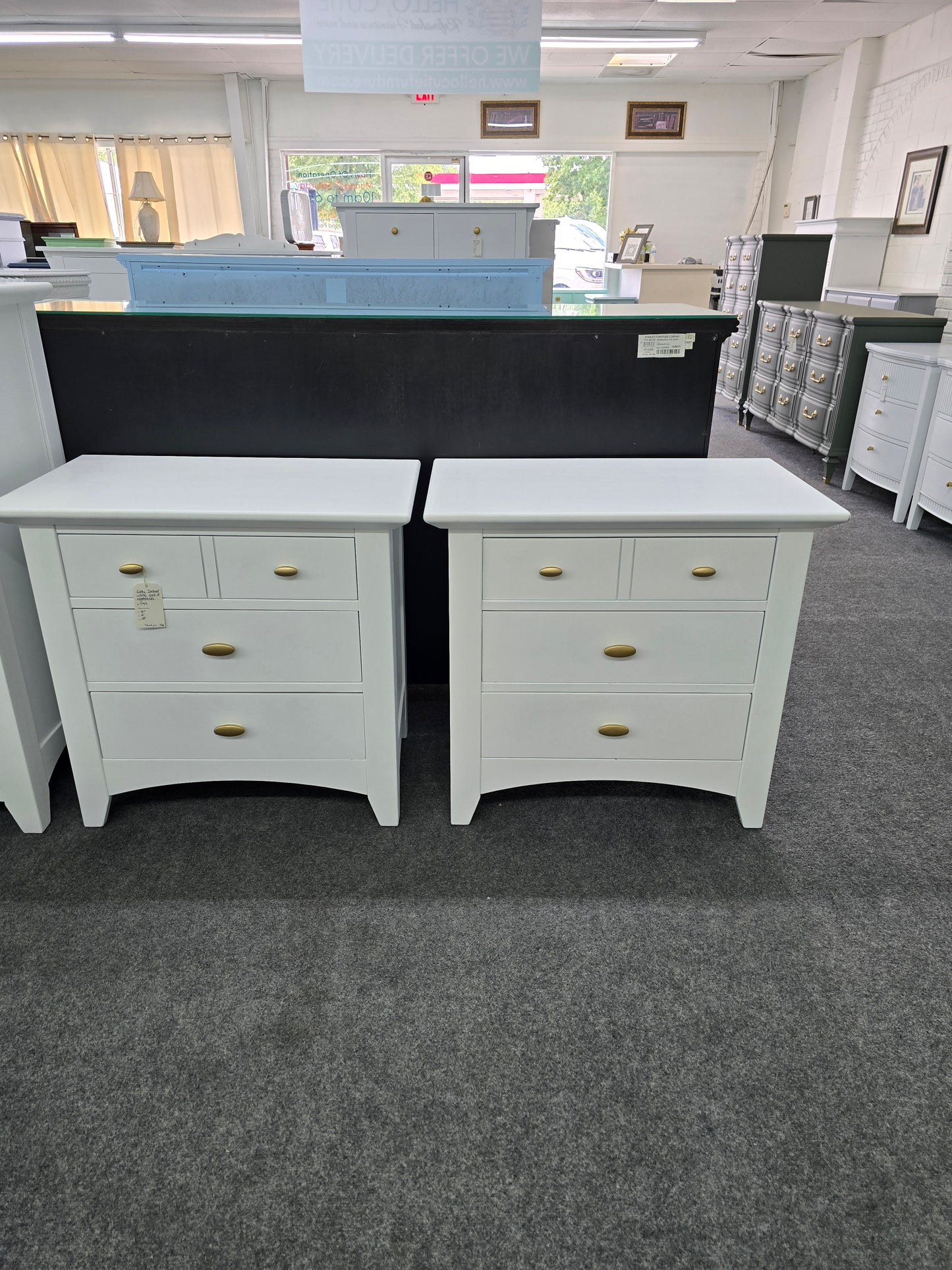 Kathy Ireland white pair of nightstands