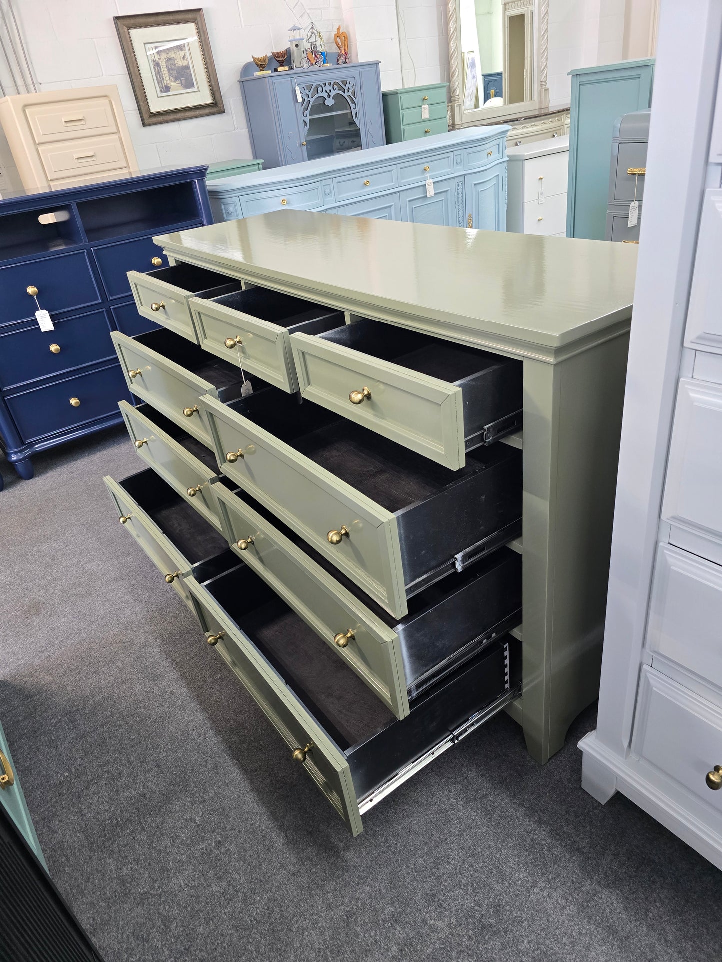 Olive green lacquered 9 drawers dresser