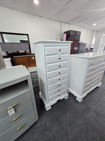 Solid wood white Lacquered chest