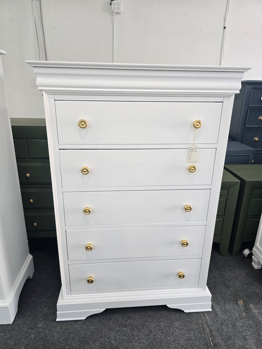 White lacquered chest with jewelry compartment