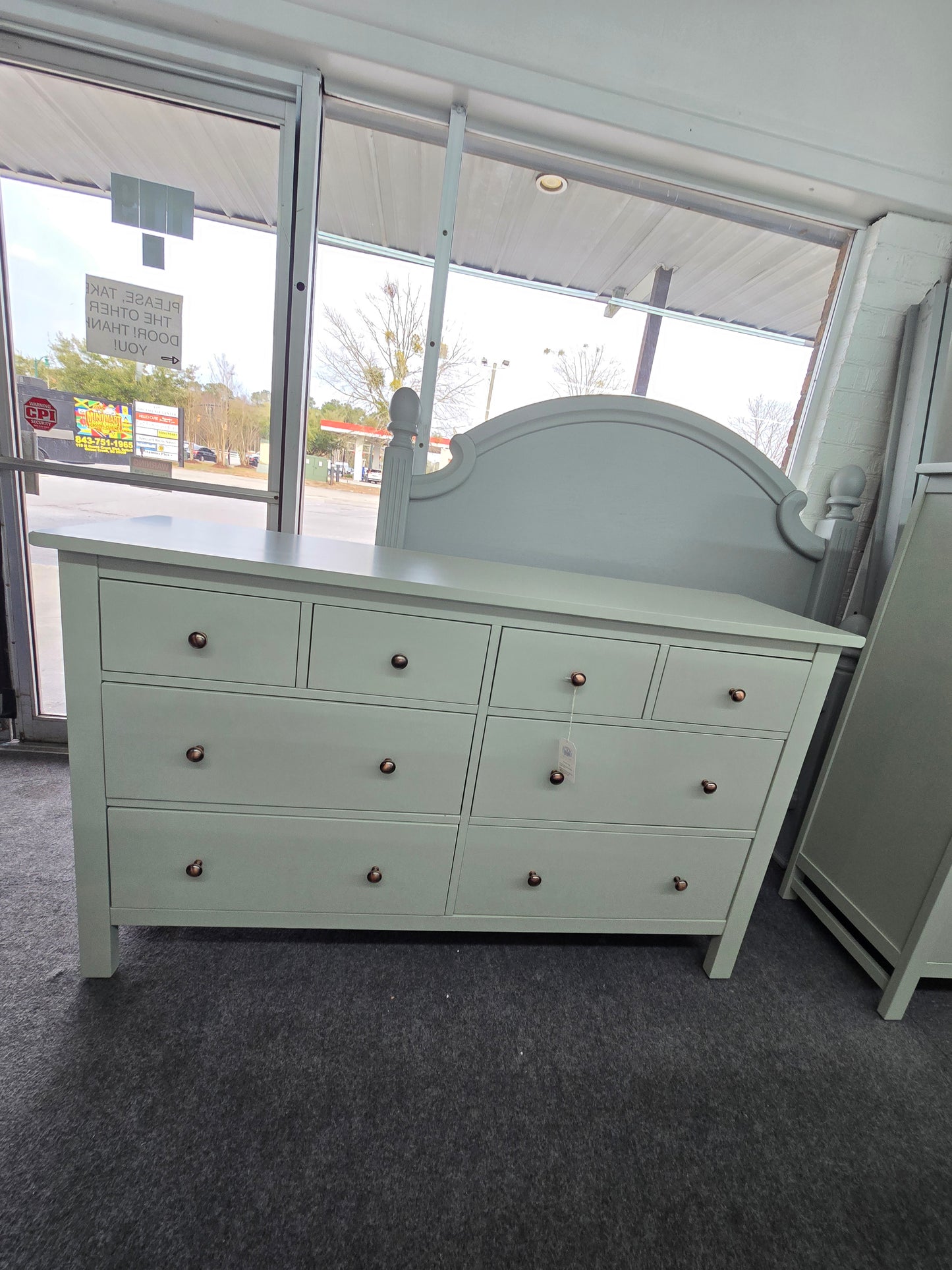 Green lacquered 8 drawers dresser