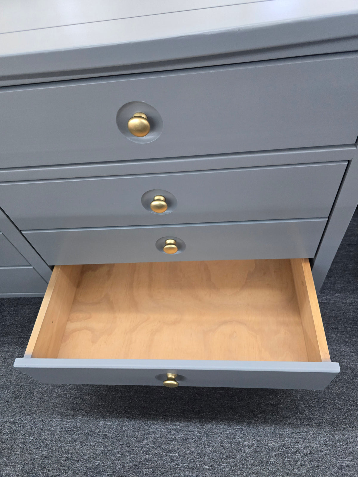 8 drawers gray dresser