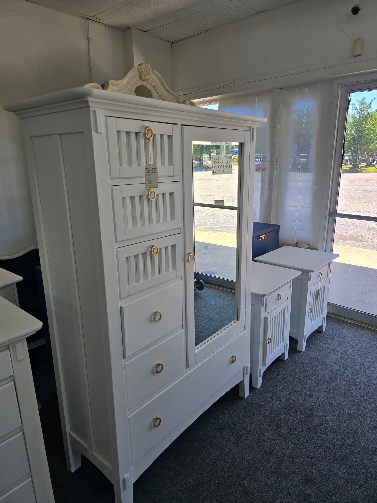 American signature whit3 lacquered chest/armoire