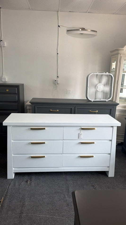 6 drawers Sitcom white dresser