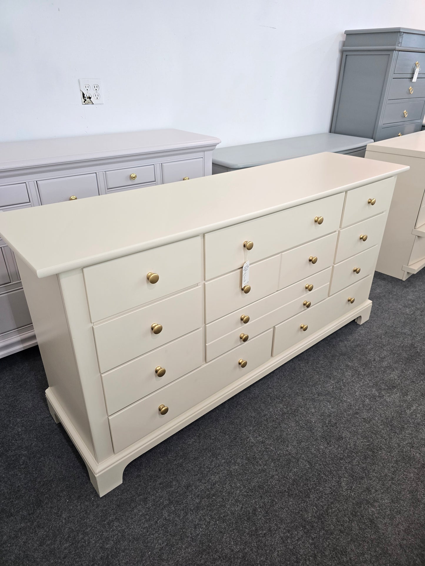 Stanley 11 drawers beige dresser