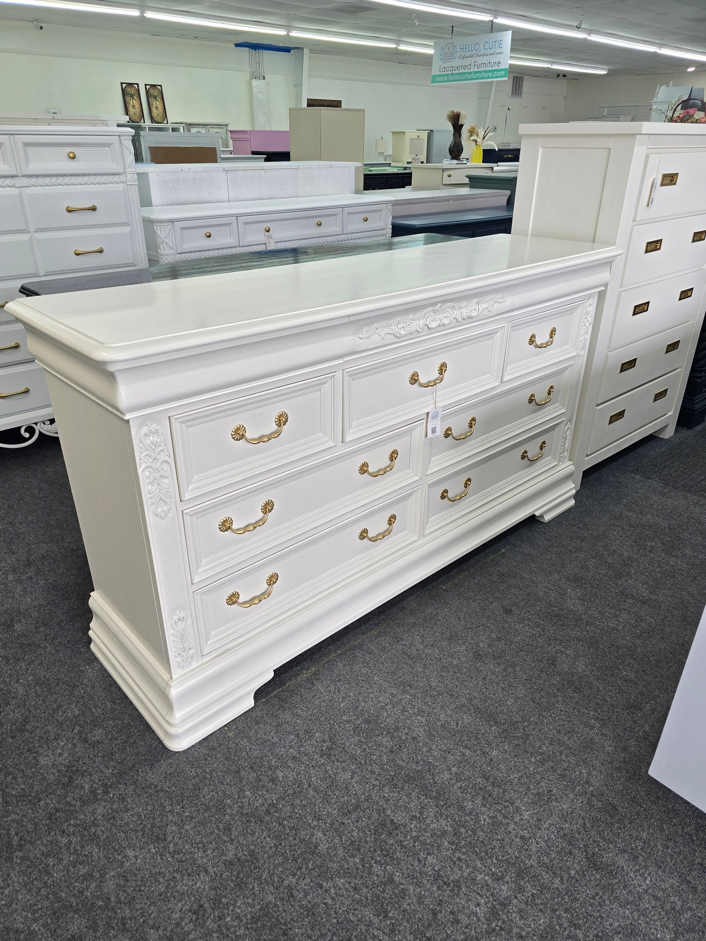 Lexington off white 10 drawers dresser
