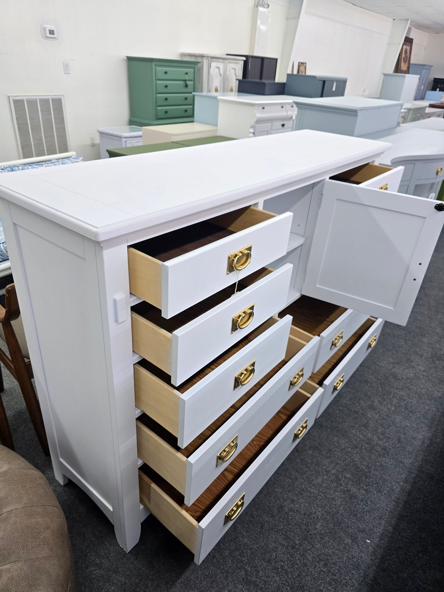 10 drawers 1 door white dresser