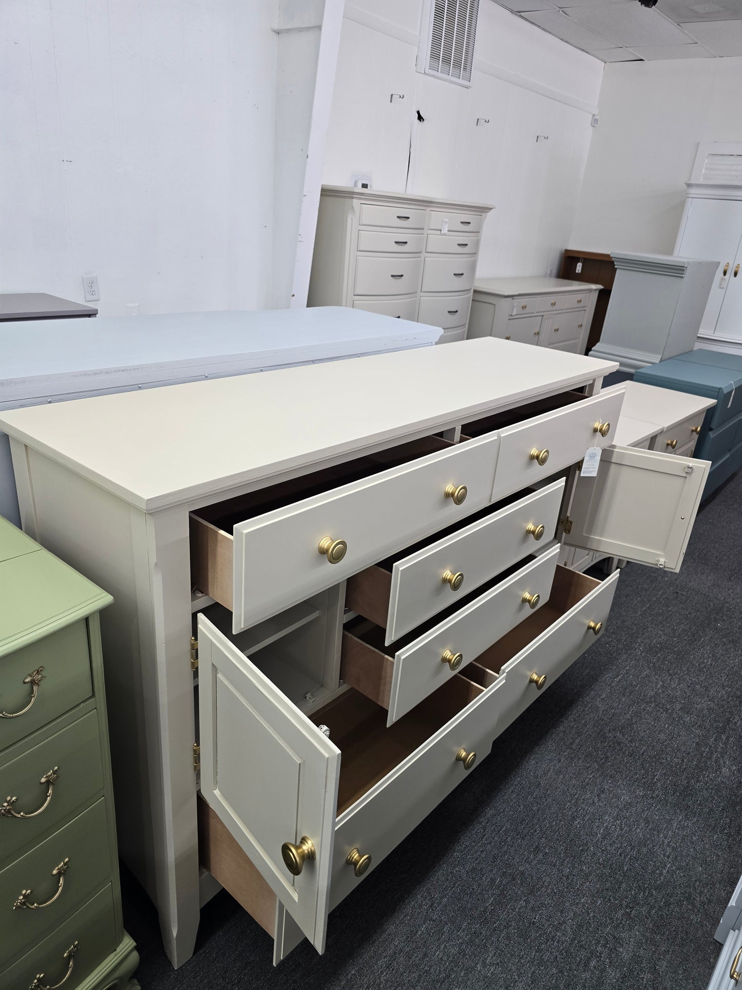 Cream 6 drawers 2 doors dresser