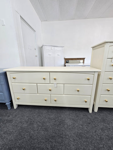 Creamy 7 drawers dresser