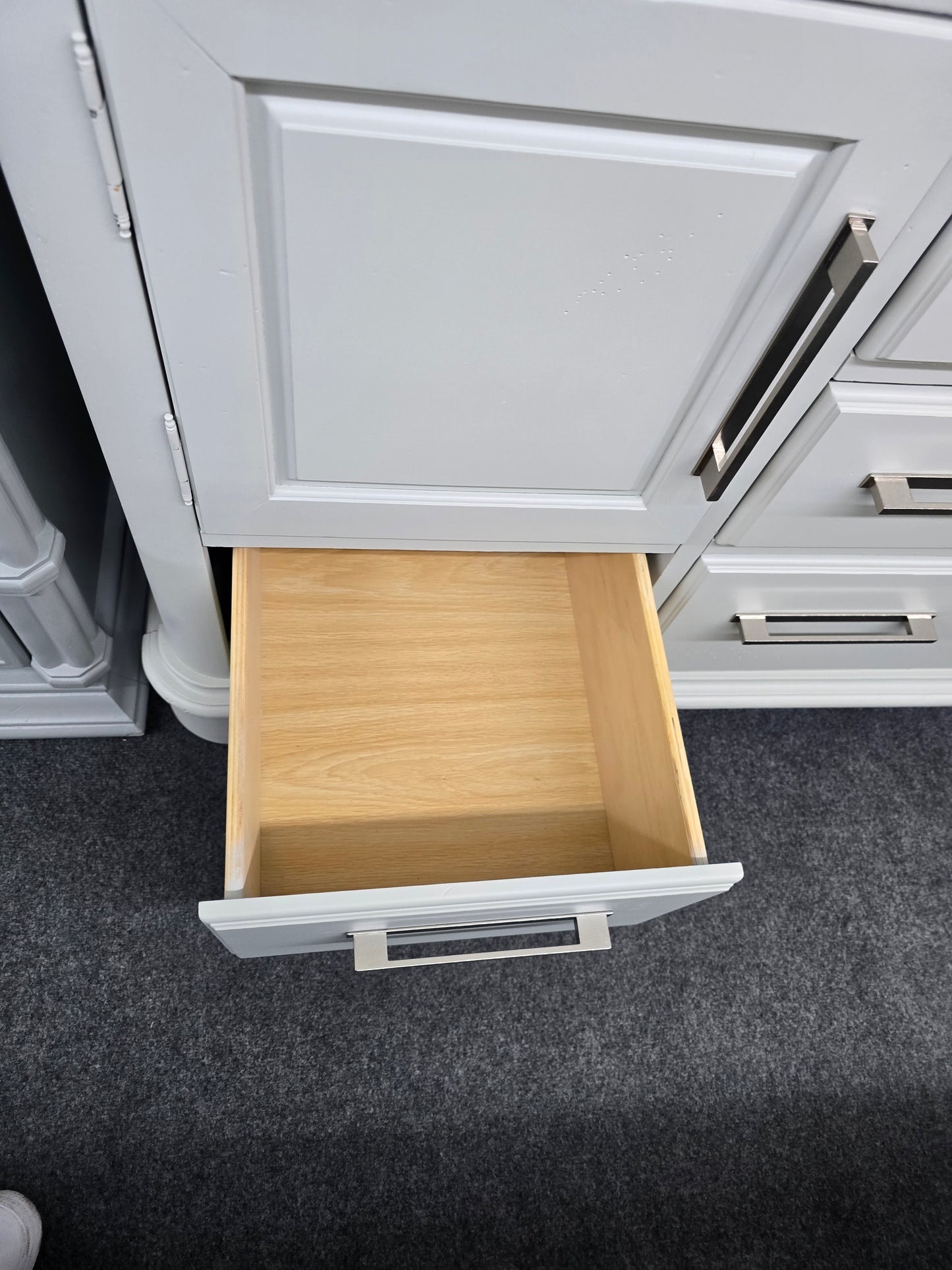 8 drawers 2 doors light gray dresser