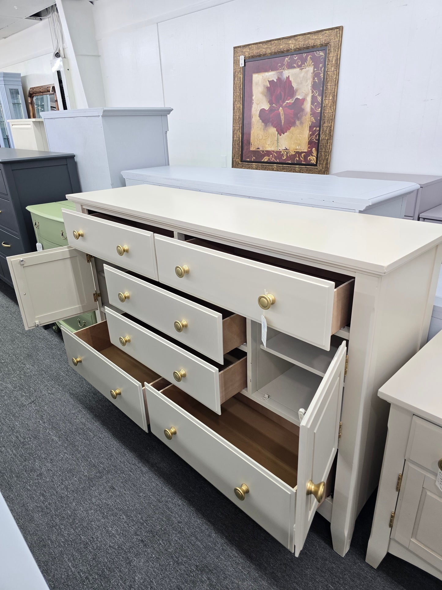 Cream 6 drawers 2 doors dresser