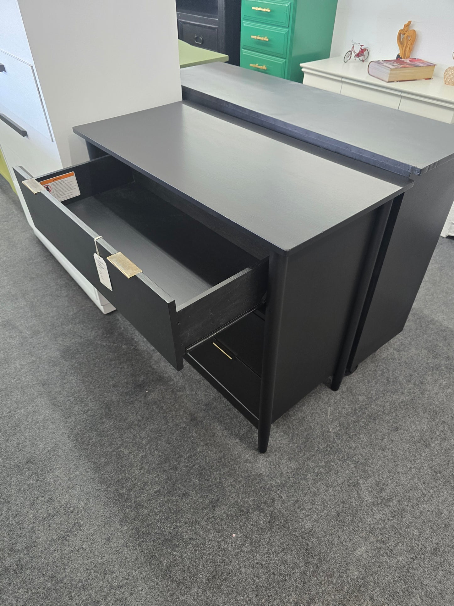 3 drawers black dresser