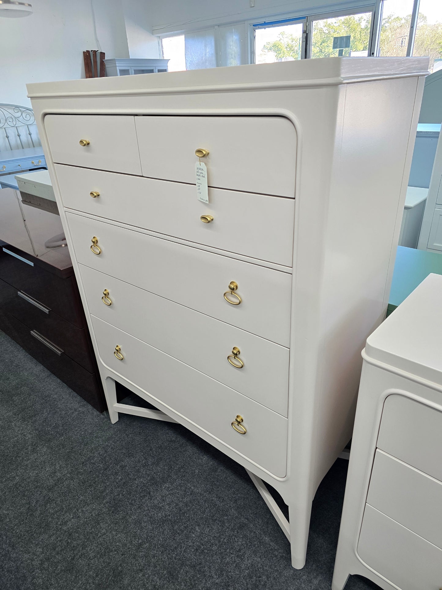 Universal soft pink lacquered chest