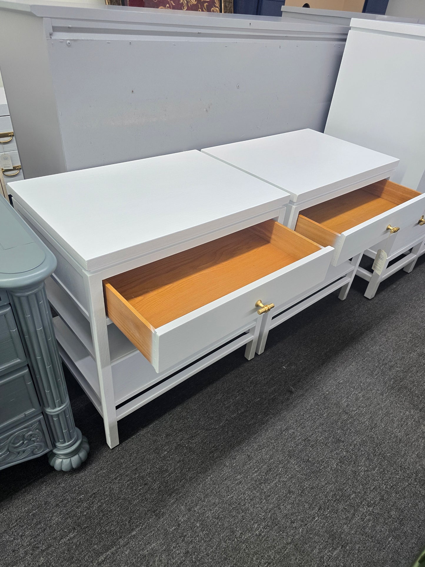 Stanley white lacquered pair of nightstands