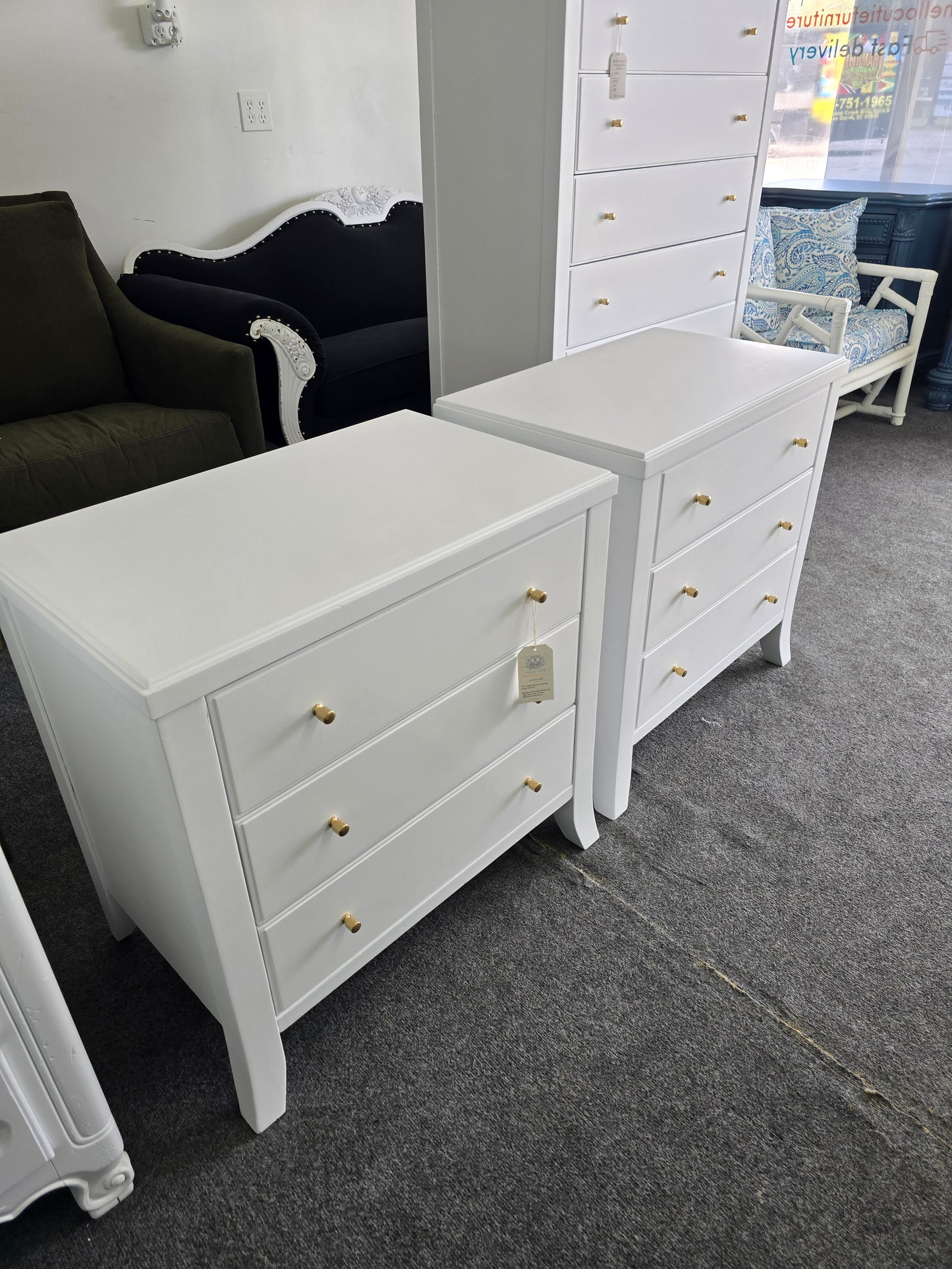 Super cute white lacquered pair of nightstands