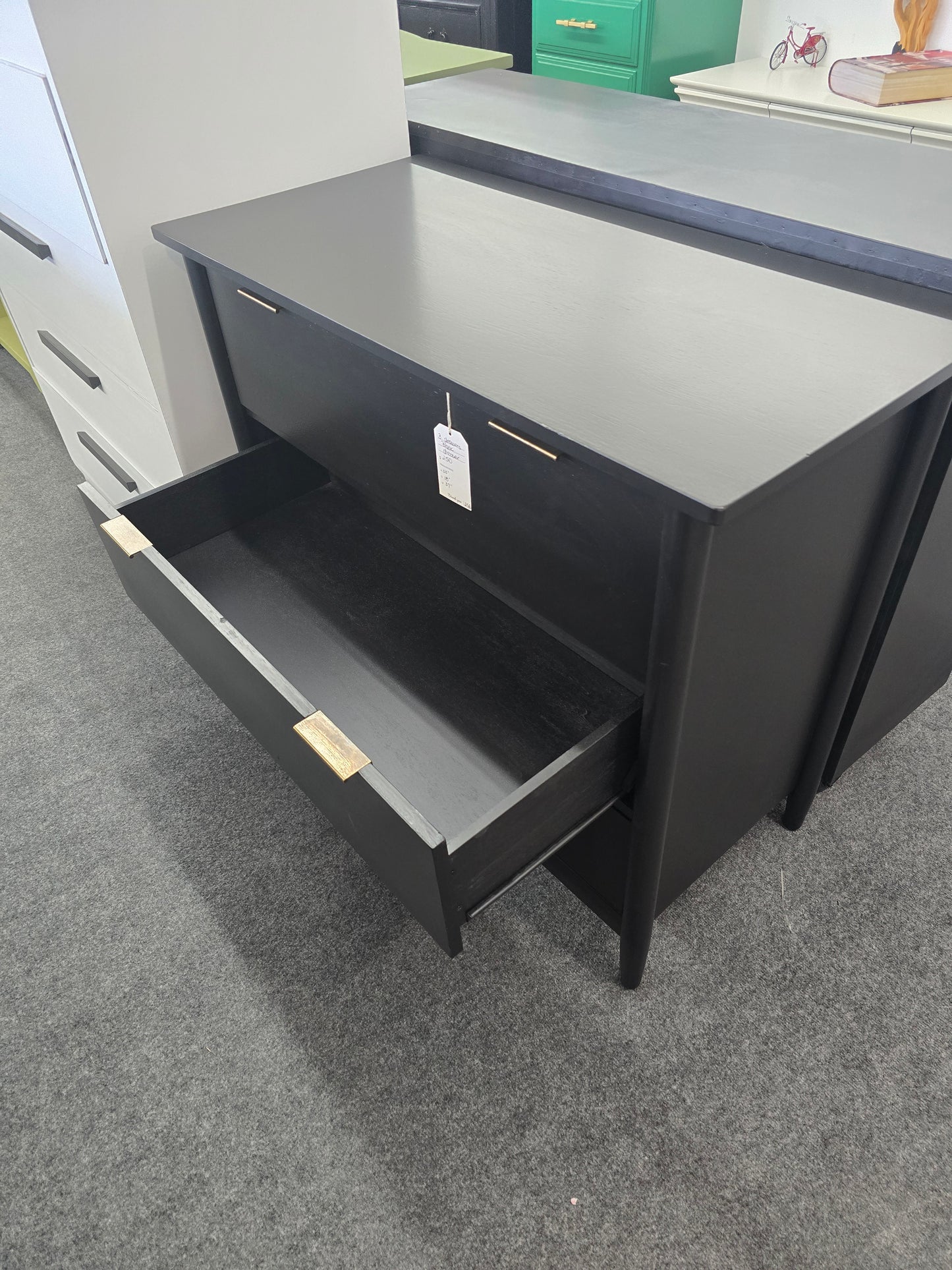 3 drawers black dresser