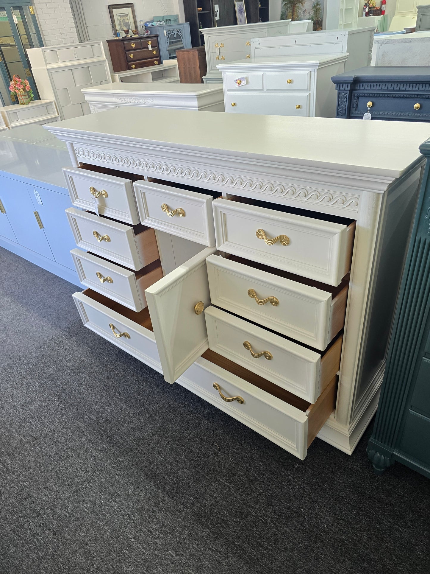 Thomasville off white beautiful dresser