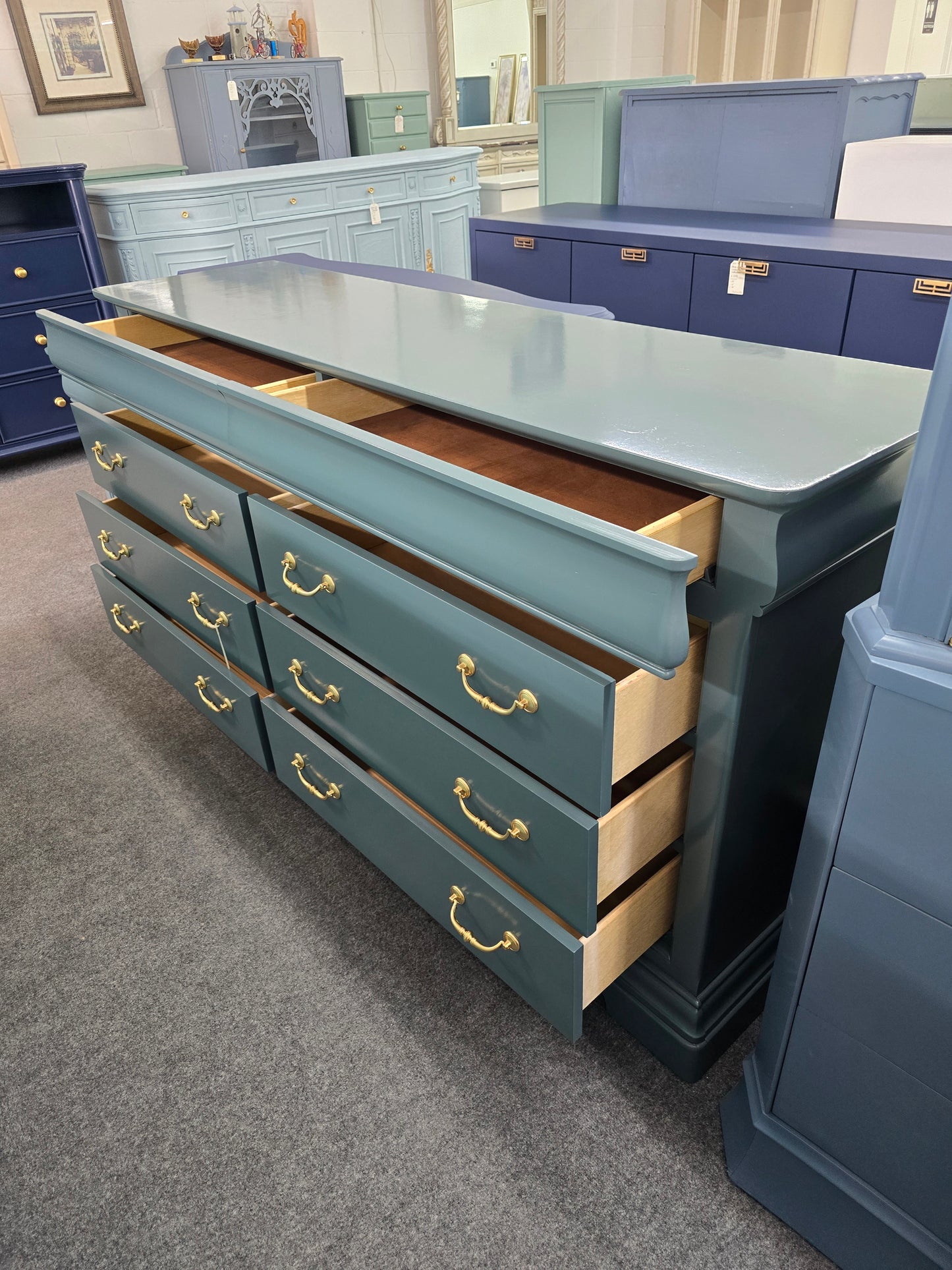 Green lacquered 8 drawers dresser