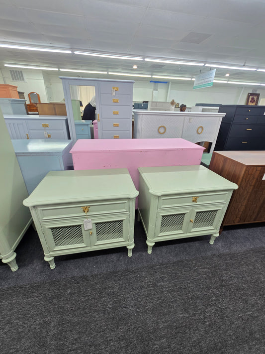 Henredon Regency green 2 nightstands