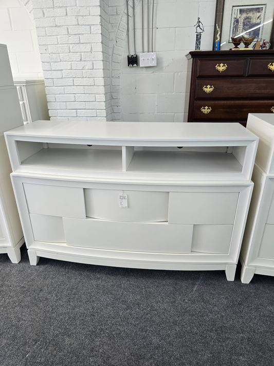 Havertys off white dresser/stand