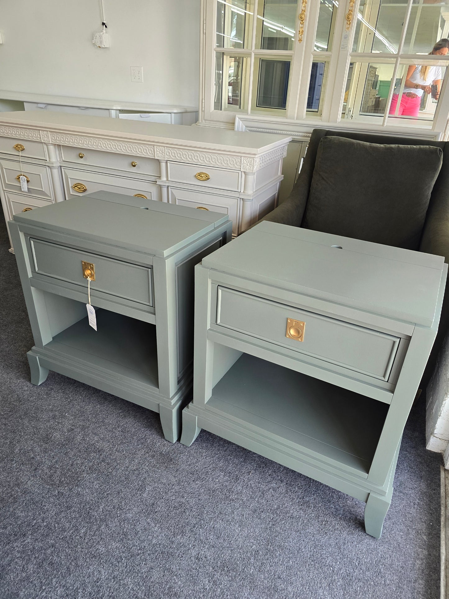 Broyhill green pair of nightstands